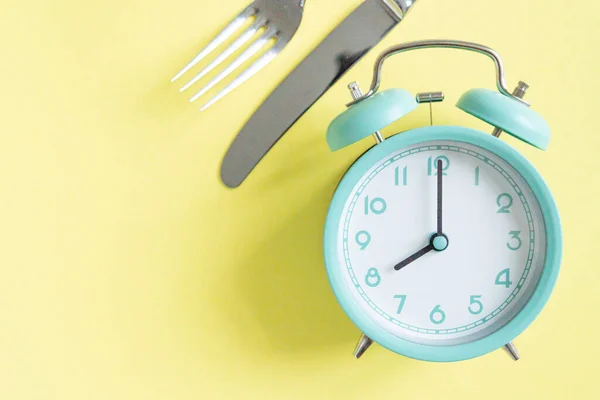 Intermittent Fasting Concept Blue Alarm Clock Lastel Background High Quality — Stockfoto