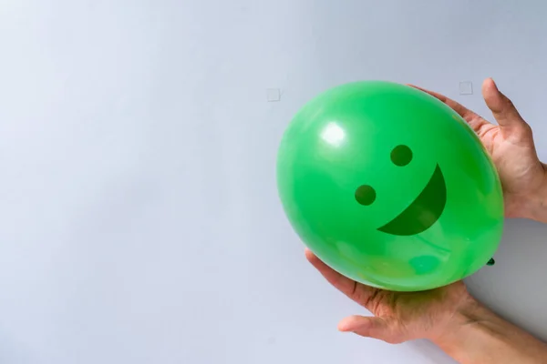 Mental Health Concept Green Balloon Happy Face Emoji Top View — Zdjęcie stockowe