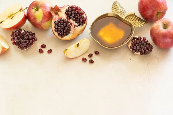 Rosh Hashanah Concept Honey Pomegranate Apples High Quality Photo — Foto de Stock