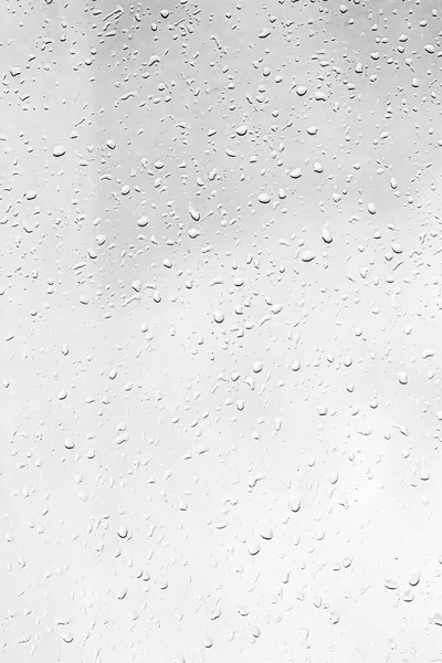Дощ Падає Поверхню Віконних Окулярів Сірим Фоном Неба Природний Фон — стокове фото