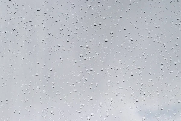 Gotas Lluvia Superficie Los Cristales Ventana Con Fondo Gris Cielo —  Fotos de Stock