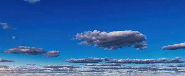 Небо Драматичними Хмарами Сонячний День — стокове фото