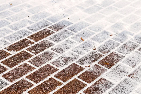 Υφή Του Λιθόστρωτου Μονοπατιού Καλύπτεται Πρώτο Χιόνι Χειμώνα Αφηρημένο Φόντο — Φωτογραφία Αρχείου