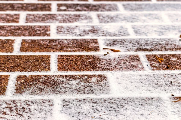 Υφή Του Λιθόστρωτου Μονοπατιού Καλύπτεται Πρώτο Χιόνι Χειμώνα Αφηρημένο Φόντο — Φωτογραφία Αρχείου