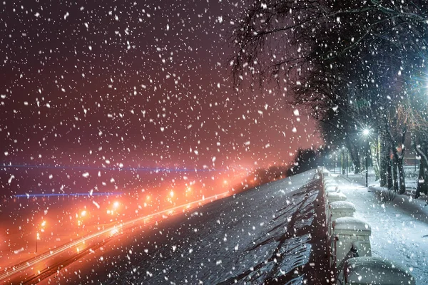 Winter Park Night Glowing Lanterns View Road Car Motion Pavement — Stock Photo, Image