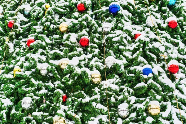 Weihnachtsspielzeug Und Kugeln Auf Einer Künstlichen Fichte Abstrakter Hintergrund Weihnachten — Stockfoto