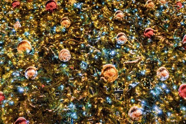 Різдвяні Кульки Сяючі Гірлянди Штучній Ялині Різдвяний Абстрактний Фон — стокове фото