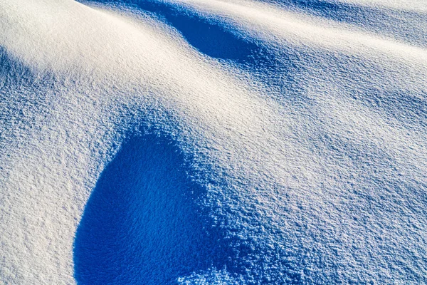 太陽の光で照らされた雪の質感 冬の背景 — ストック写真
