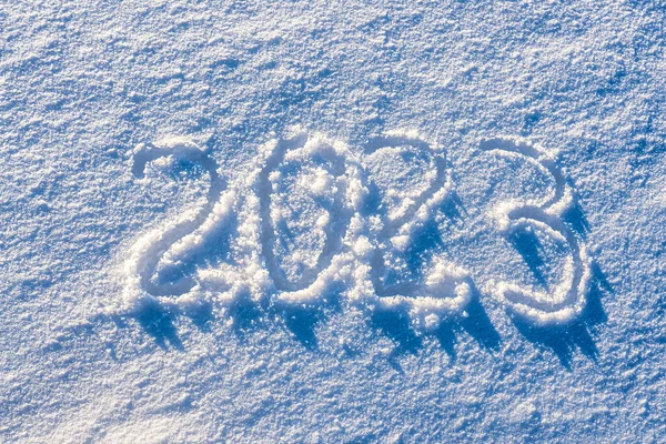 Číslo 2023 Napsané Sněhu Osvětlené Slunečním Svitem Nový Rok Vánoční — Stock fotografie