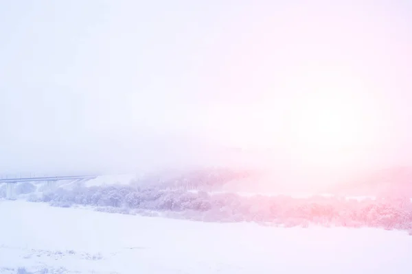 Sonnenlicht Bricht Einem Wintertag Durch Nebel Und Wolken Über Einem — Stockfoto