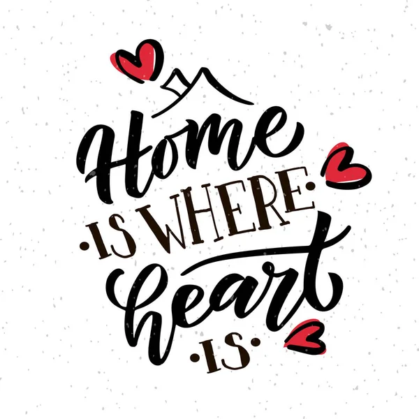 Handgezeichnetes Typografie-Poster Home is where your heart is. Startseite Zitat auf strukturiertem Hintergrund für Postkarte, Karte, Banner, Poster. Home Sweet Home inspirierende Vektortypografie. Vektorabbildung EPS — Stockvektor