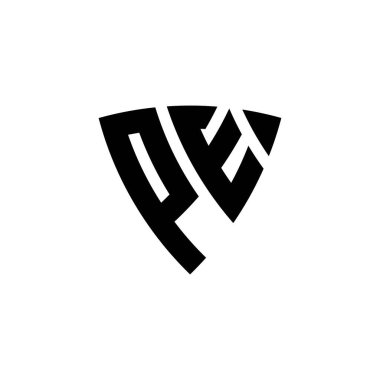 Beyaz arkaplanda izole edilmiş üçgen kalkan biçimi tasarımlı PE Monogram logo harfi. Üçgen monogram logosu, kalkan monogramı, üçgen kalkan harfi..