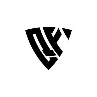 Beyaz arkaplanda izole edilmiş üçgen kalkan biçimi tasarımlı QF Monogram logo harfi. Üçgen monogram logosu, kalkan monogramı, üçgen kalkan harfi..