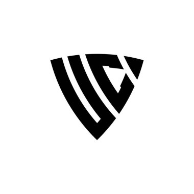 Beyaz arkaplanda izole edilmiş, üçgen kalkan biçimli logo harfli UC Monogram. Üçgen monogram logosu, kalkan monogramı, üçgen kalkan harfi..