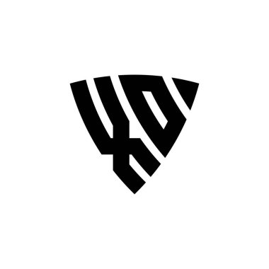 Beyaz zemin üzerinde izole edilmiş üçgen kalkan biçimi tasarımı olan XO Monogram logo harfi. Üçgen monogram logosu, kalkan monogramı, üçgen kalkan harfi..