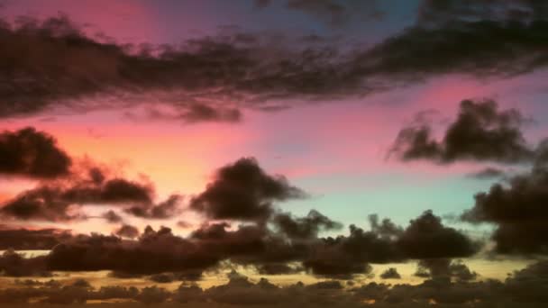 Ηλιοβασίλεμα Ανατολή Σύννεφα Timelapse Δραματικό Ηλιοβασίλεμα Τοπίο Μεγάλα Σύννεφα Κτίριο — Αρχείο Βίντεο