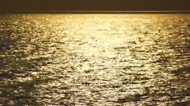 Боке Сонце Відбиває Сонячне Світло Сходу Поверхні Води Сонячні Промені — стокове відео