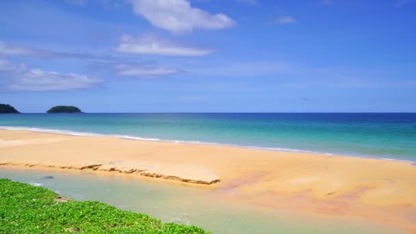美丽的海滨在天堂岛上令人叹为观止的海滩自然海景自然景观 — 图库视频影像