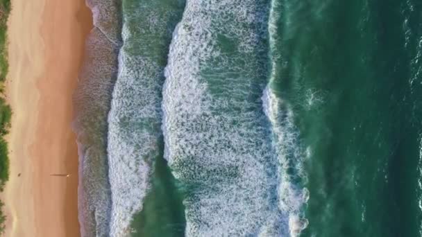 Wysokiej Jakości Materiał Filmowy Widok Lotu Ptaka Piękne Fale Morze — Wideo stockowe