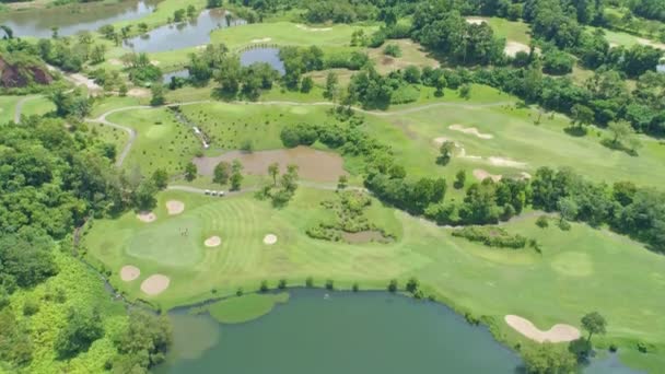 Luftaufnahme Von Oben Über Dem Grünen Golfplatz Thailand Wunderschönes Grünes — Stockvideo