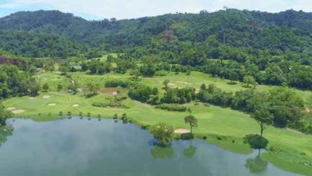 Uitzicht Vanuit Lucht Bovenkant Van Groene Golfbaan Thailand Prachtige Groene — Stockvideo