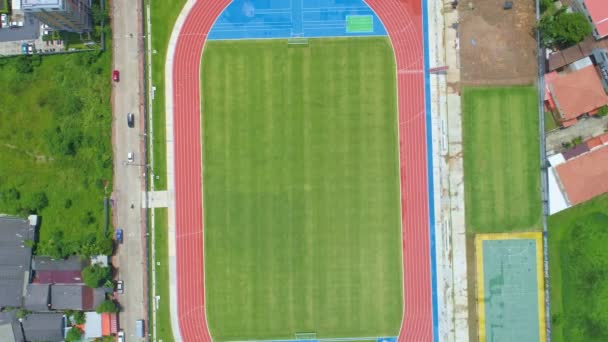 Flygfoto Nya Stadion Top Från Drone View Grön Fotboll Fotbollsplan — Stockvideo