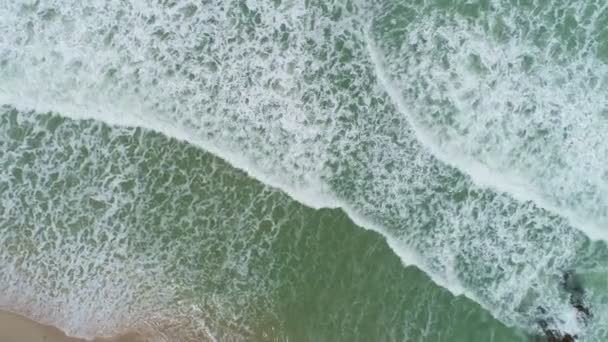 Top Pohled Moře Textury Vlny Pěnění Cákání Oceánu Krásná Vlna — Stock video