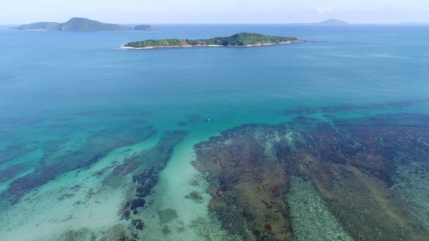 Vista Aérea Cámara Drones Arriba Hacia Abajo Del Océano Azul — Vídeo de stock