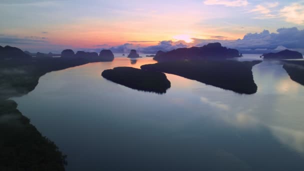 Erstaunliches Nebelmeer Bewegt Sich Fließend Über Berg Sonnenaufgang Oder Sonnenuntergang — Stockvideo