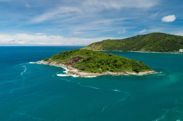 Paisagem Vista Aérea Pequena Ilha Mar Tropical Contra Fundo Céu — Fotografia de Stock