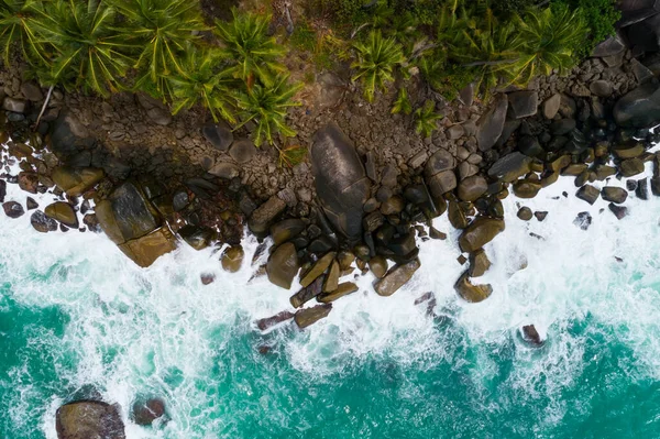 Aerial Top View Sea Waves Crashing Rocks Coconut Palm Trees — Stock Photo, Image