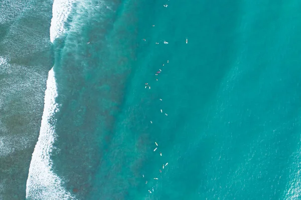 Amazing Aerial View Top Waves Break Tropical Sea Surfers Surfing — Stock Photo, Image