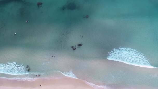 Πάνω Όψη Των Κυμάτων Της Υφής Της Θάλασσας Αφρίζον Και — Αρχείο Βίντεο