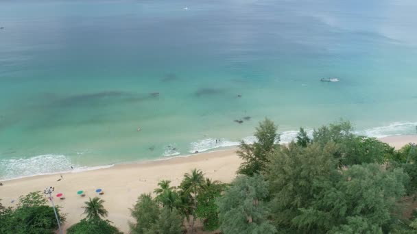 Вид Зверху Морську Текстуру Хвилі Піноутворення Розщеплення Пляжі Красива Хвиля — стокове відео
