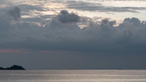 Niesamowite Chmury Nad Morzem Timelapse Zachód Lub Wschód Słońca Płonące — Wideo stockowe