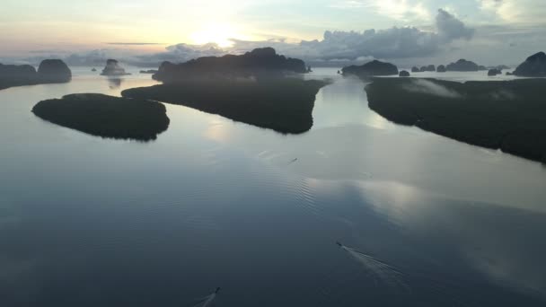 Вид Воздуха Беспилотник Выстрел Красивый Океан Против Неба Утренний Туман — стоковое видео