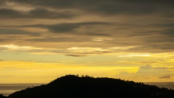 Günbatımında Hızlandırılmış Renkli Bulutlar Doğanın Güzel Işığı Batan Güneşin Muhteşem — Stok video