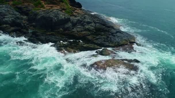 Amazing Beautiful Seashore Rocks Phuket Ocean Sea Waves Crashing Rocks — Vídeo de Stock
