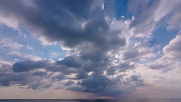 Time Lapse Obloha Mraky Tekoucí Úžasné Barevné Mraky Nad Mořem — Stock video
