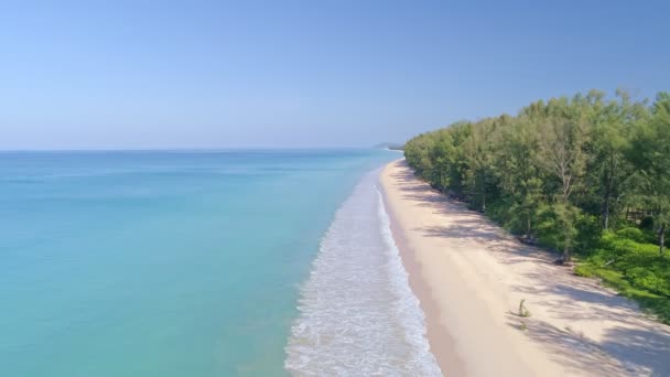 Tropical Beach Turquoise Ocean Water Waves Crashing Sandy Shore Aerial — Stock Video