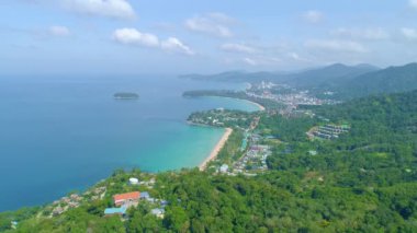 Phuket Adası Tayland 'daki Karon plaj manzaralı Kata, Karon sahili manzaralı güzel manzaralı hava manzaralı insansız hava aracı görüntüsü Phuket Tayland' ın güzel manzaralı manzaralı manzarası