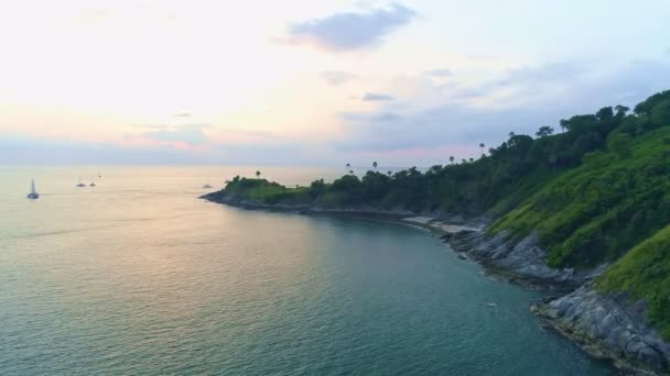 Widok Lotu Ptaka Wybrzeże Laem Promthep Peleryna Piękne Morze Phuket — Wideo stockowe