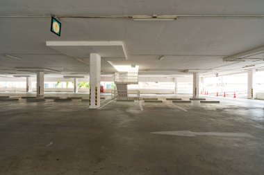 Garaj mağazası içi boş otopark ya da garaj iç mimari ofis