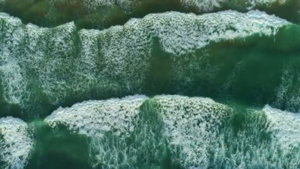 Flygfoto Drönare Kamera Vackra Tropiska Havet Sandstrand Och Vågor Kraschar — Stockvideo