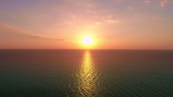 Luftaufnahme Schöne Aussicht Sonnenuntergang Oder Sonnenaufgang Über Der Meeresoberfläche Schöne — Stockvideo