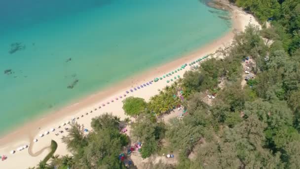 Удивительно Красивый Пляж Воздушный Вид Море Красивом Острове Пхукет Пляже — стоковое видео
