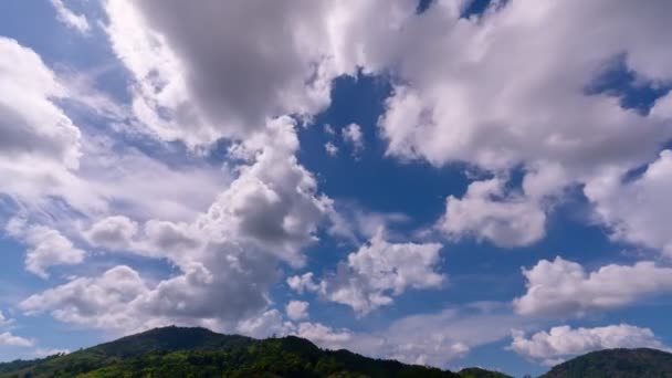 Cielo Azul Nubes Blancas Con Luz Del Sol Destello Nube — Vídeos de Stock