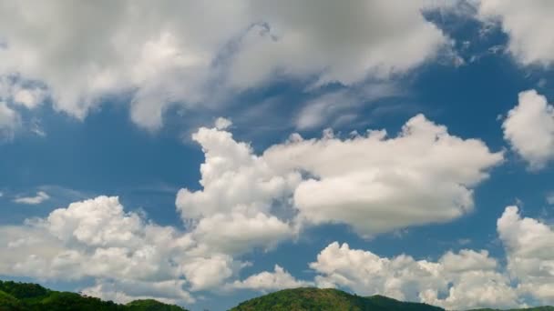 蓝天白云云彩时间流逝令人惊奇的夏天蓝天时间消逝在大自然的好天气背景下4 — 图库视频影像