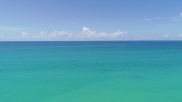 Superfície Mar Belas Ondas Espumando Salpicando Oceano Belas Ondas Mar — Vídeo de Stock