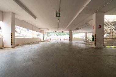 Garaj mağazası içi boş otopark ya da garaj iç mimari ofis